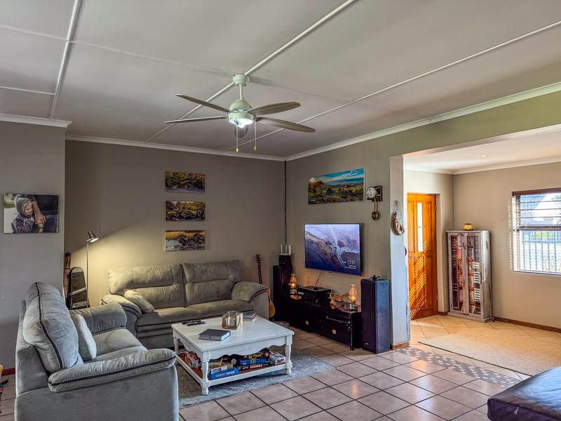 2 Bedroom Property for Sale in Sandbaai Western Cape